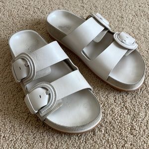 Vince Glyn Double Buckle Sandals Stone Leather 7